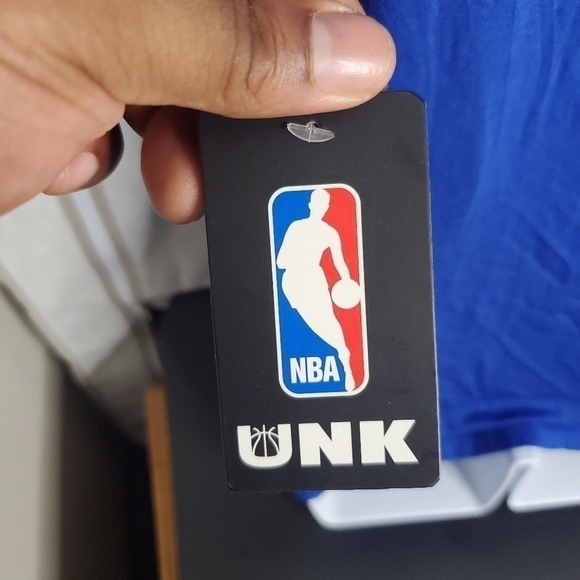 Golden State Warriors Women’s V Neck T Shirt Size Medium Blue Yellow - Picture 3 of 6